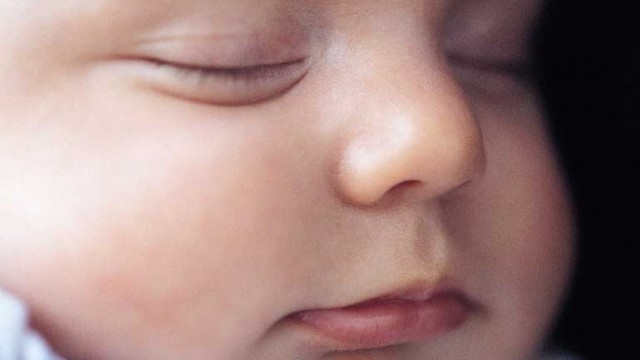 Healthy sleep patterns make baby and parents happy