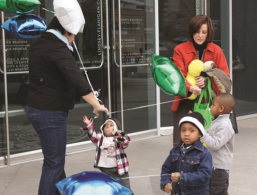 PHOTO-Martin-Jennelle-gettin balloons ready 12-19-11